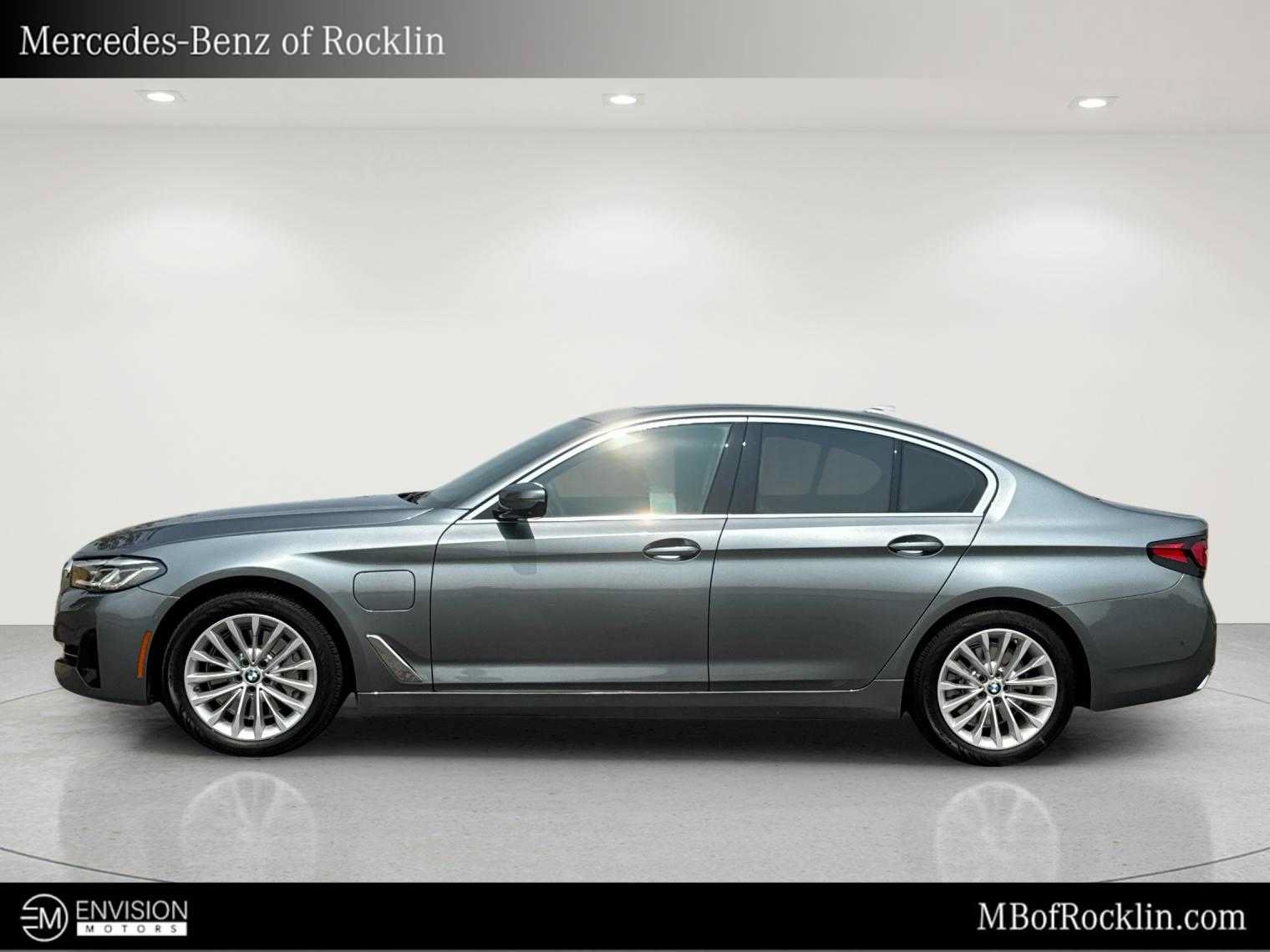 Used 2021 BMW 530e xDrive w/ Premium Package AWD/4WD image 3