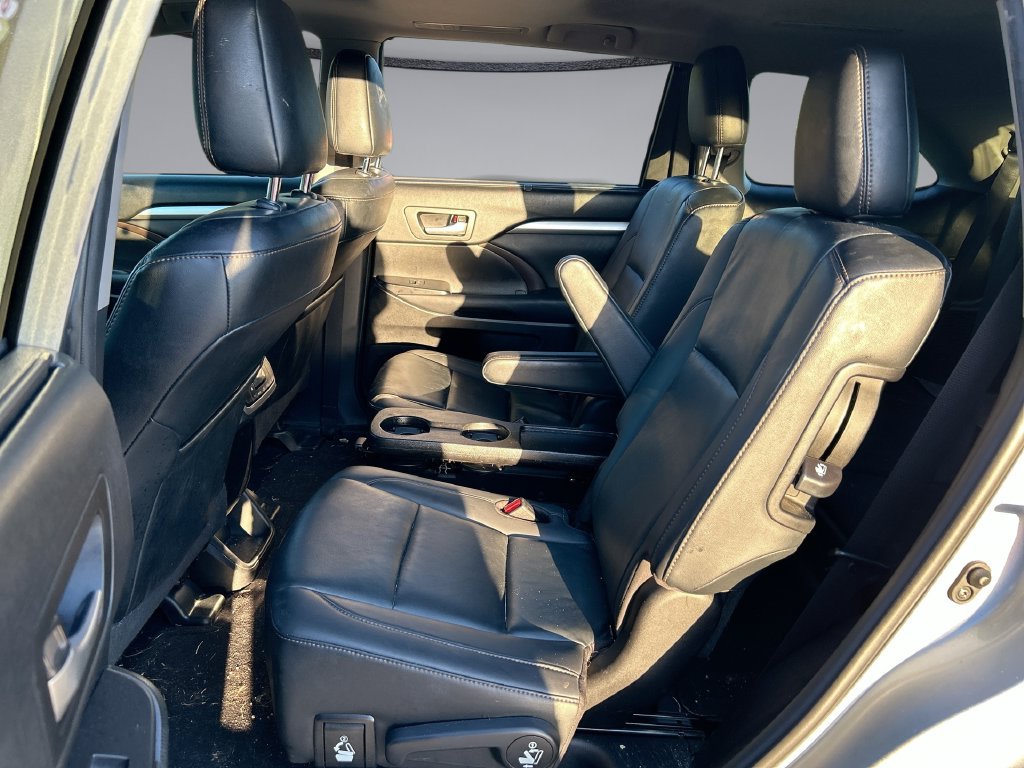 Used 2019 Toyota Highlander XLE FWD image 30