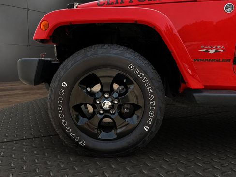 Used 2016 Jeep Wrangler Sahara w/ Connectivity Group AWD/4WD image 18