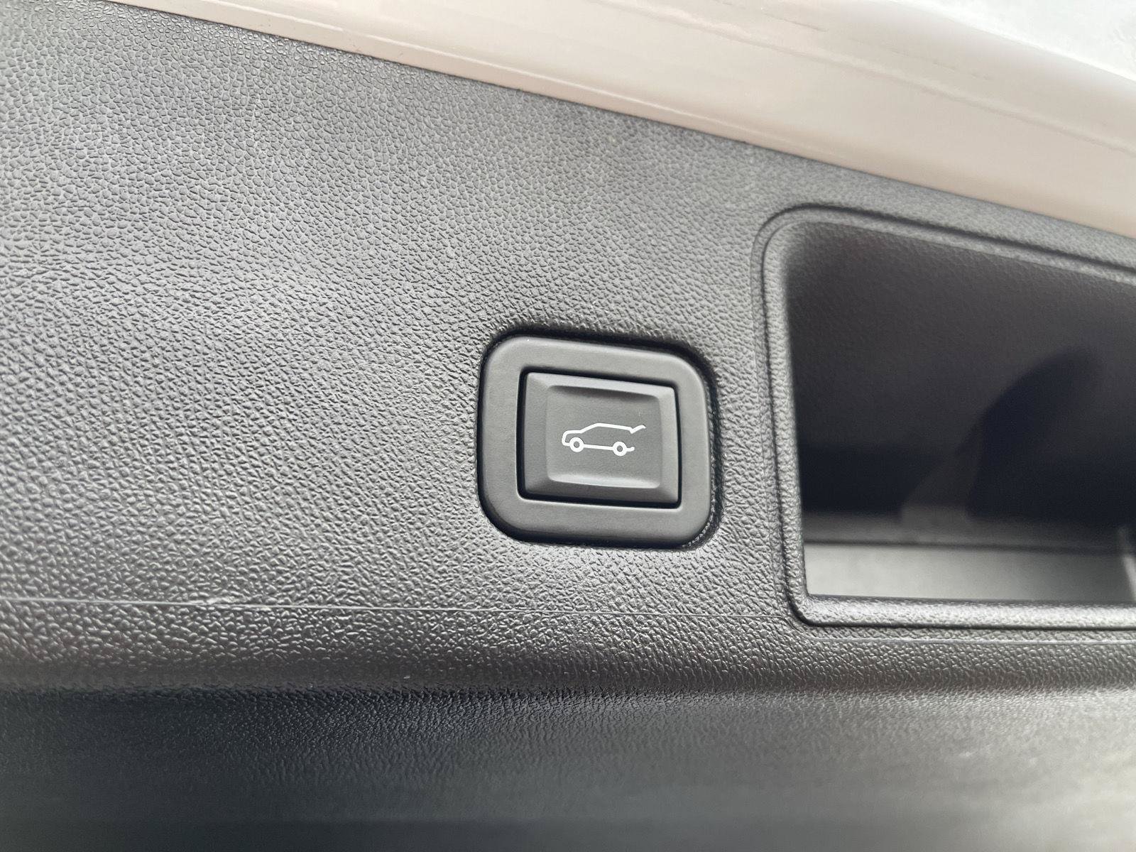 Used 2023 GMC Terrain Denali AWD/4WD image 43