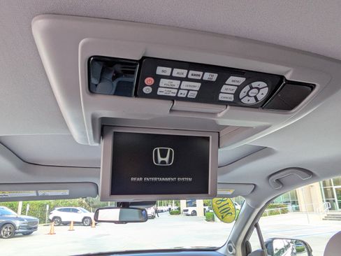Used 2018 Honda Pilot Elite image 16