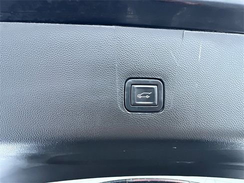 Used 2023 Chevrolet Traverse Premier w/ Redline Edition image 27