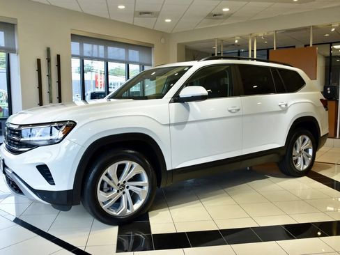 Used 2022 Volkswagen Atlas SE w/ Panoramic Sunroof Package AWD/4WD image 3