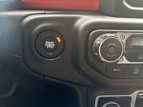 Used 2021 Jeep Gladiator Rubicon w/ Safety Group AWD/4WD image 17