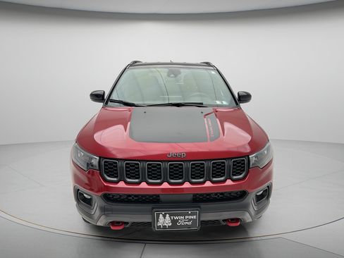Used 2025 Jeep Compass Trailhawk AWD/4WD image 2