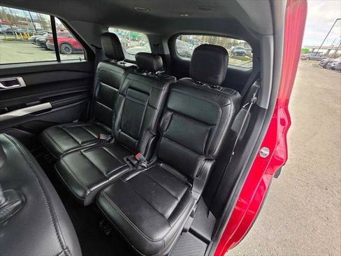 Used 2021 Ford Explorer XLT w/ Equipment Group 202A AWD/4WD image 17
