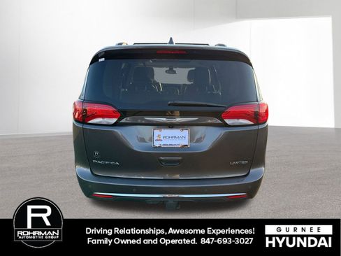 Used 2017 Chrysler Pacifica Limited w/ UConnect Theater Package image 7