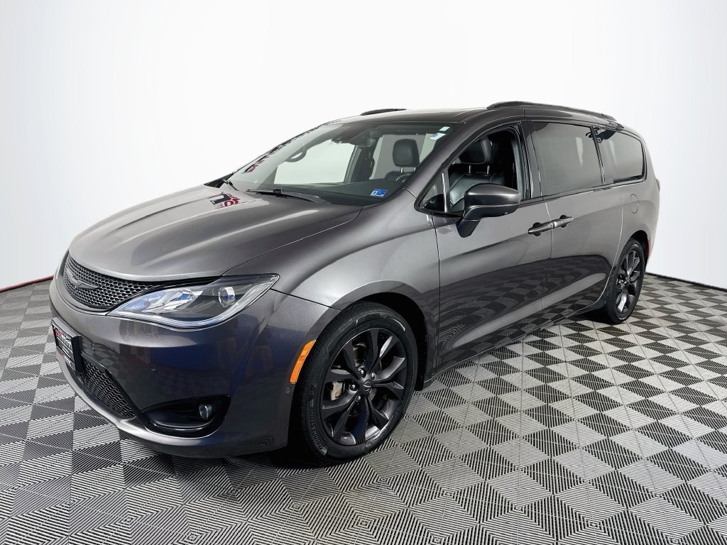Used 2020 Chrysler Pacifica Touring-L Plus w/ Advanced Safetytec Group FWD image 2