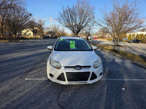 Used 2014 Ford Focus SE w/ SE Winter Package image 9