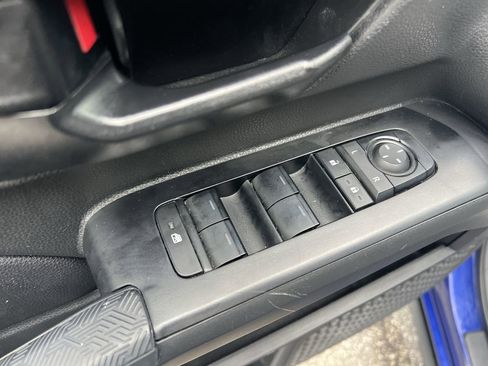Used 2025 Toyota Tacoma SR5 AWD/4WD image 15