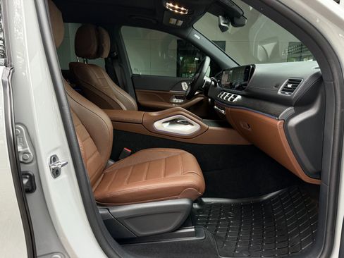 Used 2025 Mercedes-Benz GLS 580 GLS 580 image 33