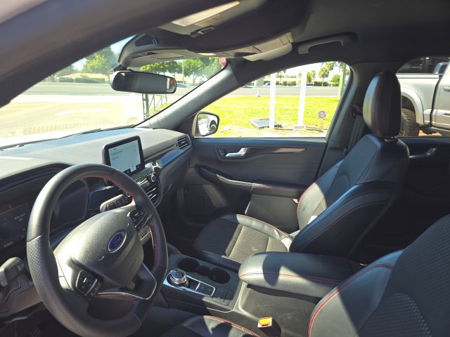 Used 2025 Ford Escape ST-Line FWD image 9