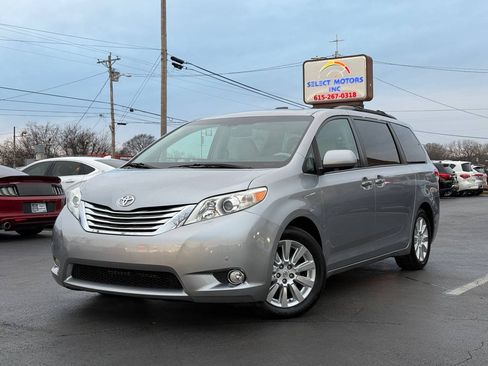Used 2011 Toyota Sienna Limited image 2