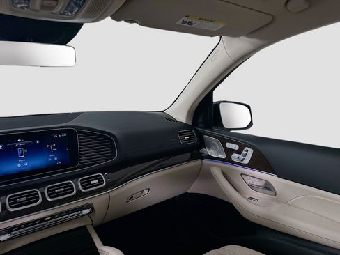 Used 2026 Mercedes-Benz GLS 450 4MATIC image 31