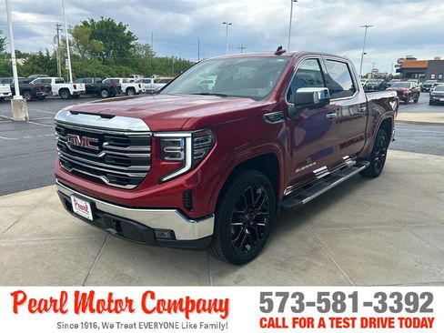 Used 2025 GMC Sierra 1500 SLT w/ SLT Premium Package AWD/4WD image 8