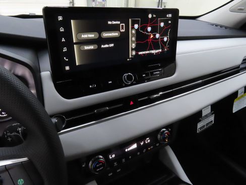 New 2025 Mitsubishi Outlander SE image 16