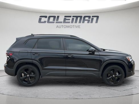 Used 2025 Volkswagen Taos SE image 4