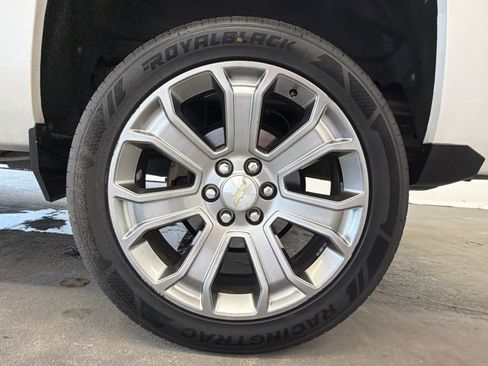Used 2018 Chevrolet Silverado 1500 High Country AWD/4WD image 9