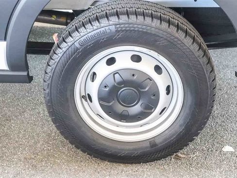 New 2025 Ford Transit 250 148 Medium Roof image 11