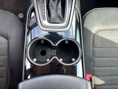 Used 2017 Ford Edge SE image 19