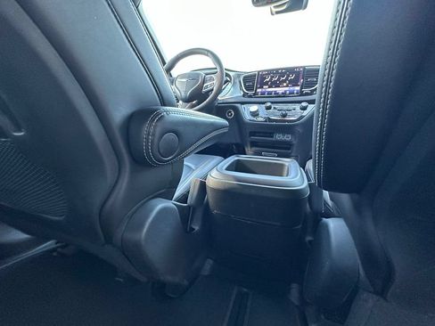 Used 2025 Chrysler Pacifica Select FWD image 28