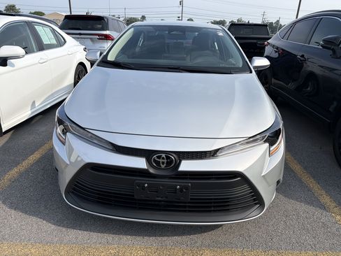 Used 2025 Toyota Corolla LE w/ LE Premium Package FWD image 3