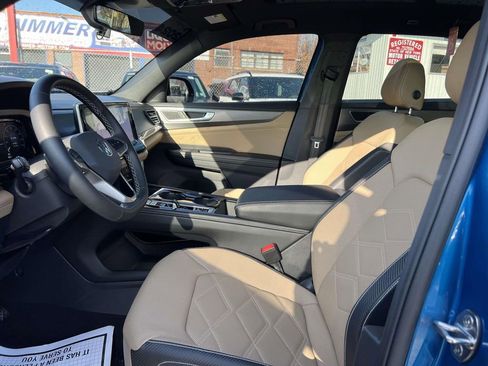 Used 2024 Volkswagen Atlas Cross Sport SE image 19