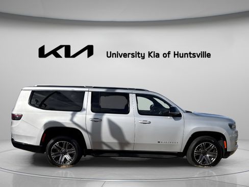 Used 2024 Jeep Wagoneer L Series II w/ Flexible Seating Group image 8