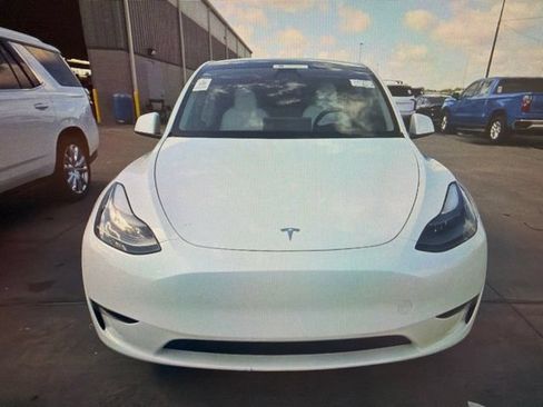 Used 2023 Tesla Model Y Long Range AWD/4WD image 11