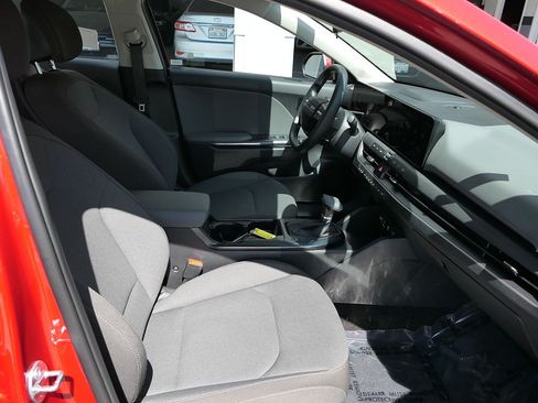 Used 2025 Kia K4 FWD image 25