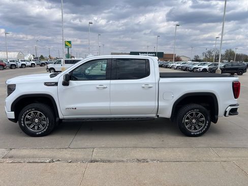 Used 2024 GMC Sierra 1500 AT4 w/ AT4 Preferred Package AWD/4WD image 6