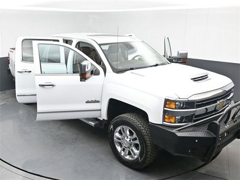 Used 2019 Chevrolet Silverado 2500 High Country w/ Duramax Plus Package image 50