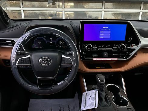 New 2026 Toyota Highlander Platinum image 15