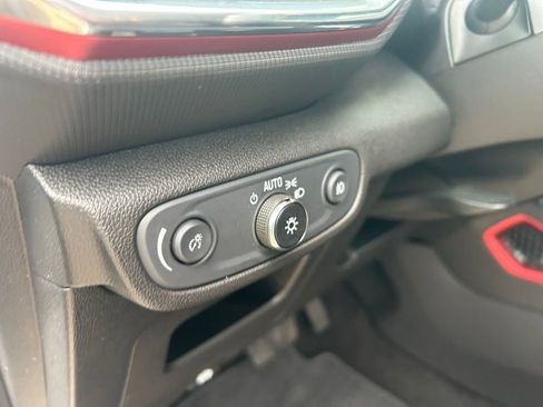 Used 2021 Chevrolet TrailBlazer RS w/ Technology Package image 48