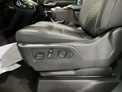 Used 2025 Chevrolet Silverado 1500 LT RWD image 12