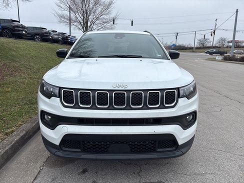 Used 2024 Jeep Compass Latitude image 2
