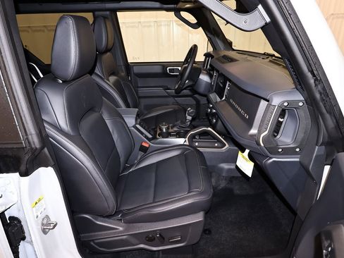 New 2026 Ford Bronco Badlands image 12