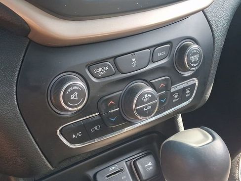 Used 2015 Jeep Cherokee Limited w/ Luxury Group FWD image 16