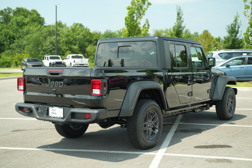 New 2026 Jeep Gladiator Sport AWD/4WD image 7