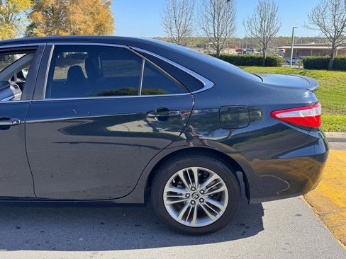 Used 2017 Toyota Camry SE image 10