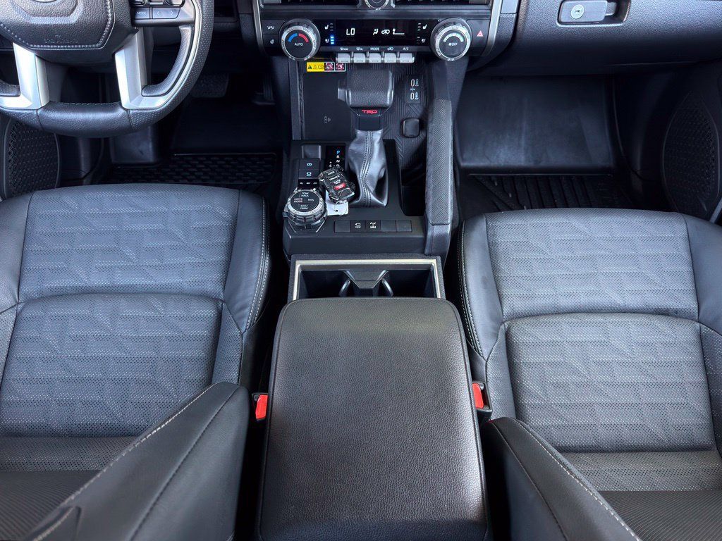 Used 2025 Toyota 4Runner TRD Off-Road Premium AWD/4WD image 17