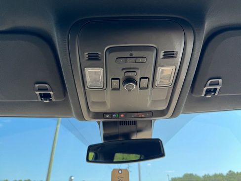 Used 2024 Chevrolet Suburban Premier image 26