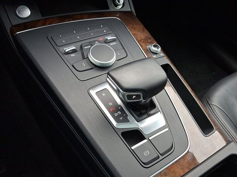 Used 2018 Audi Q5 2.0T Premium w/ Convenience Package image 16