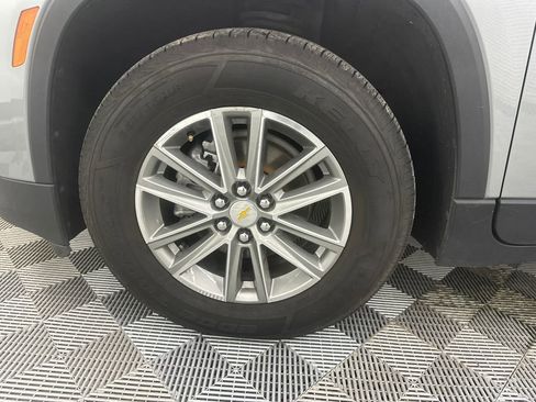 Used 2023 Chevrolet Traverse LT image 12