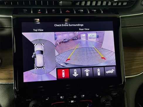 Used 2025 Jeep Grand Cherokee L Summit w/ Obsidian Package AWD/4WD image 18
