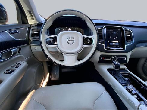 Used 2020 Volvo XC90 T5 Momentum w/ Protection Package Premier FWD image 6