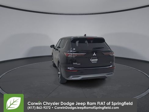 Used 2025 Mitsubishi Outlander SE FWD image 12