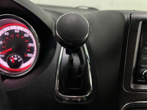 Used 2019 Dodge Grand Caravan SE FWD image 23