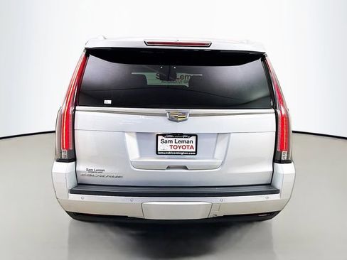 Used 2017 Cadillac Escalade ESV Luxury AWD/4WD image 6
