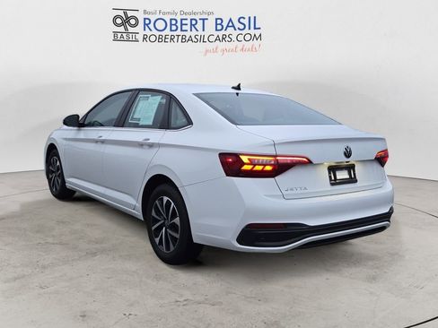 Used 2024 Volkswagen Jetta S image 3